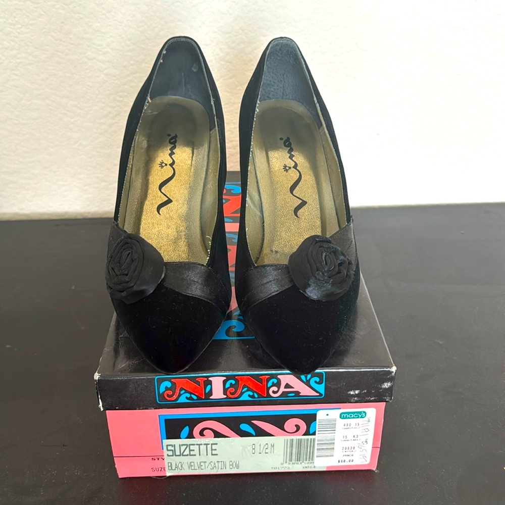 Vintage Nina Pumps Suzette black velvet with satin bow